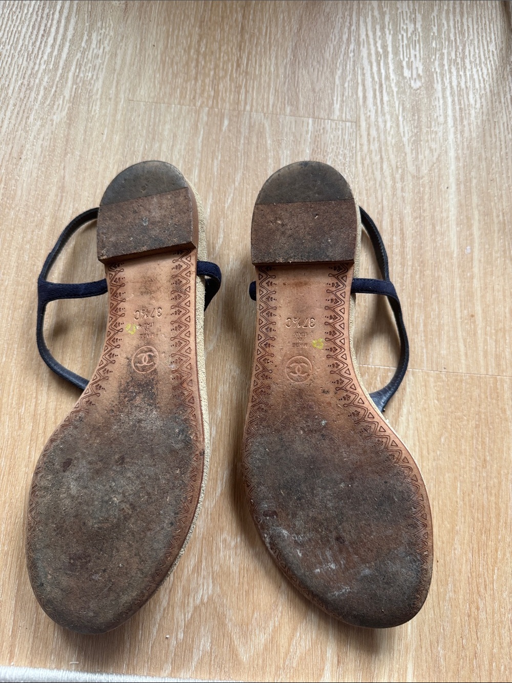 CHANEL Logo Beige Quilted Suede & Navy Thong Sandals 37.5 - Picture 4 of 5